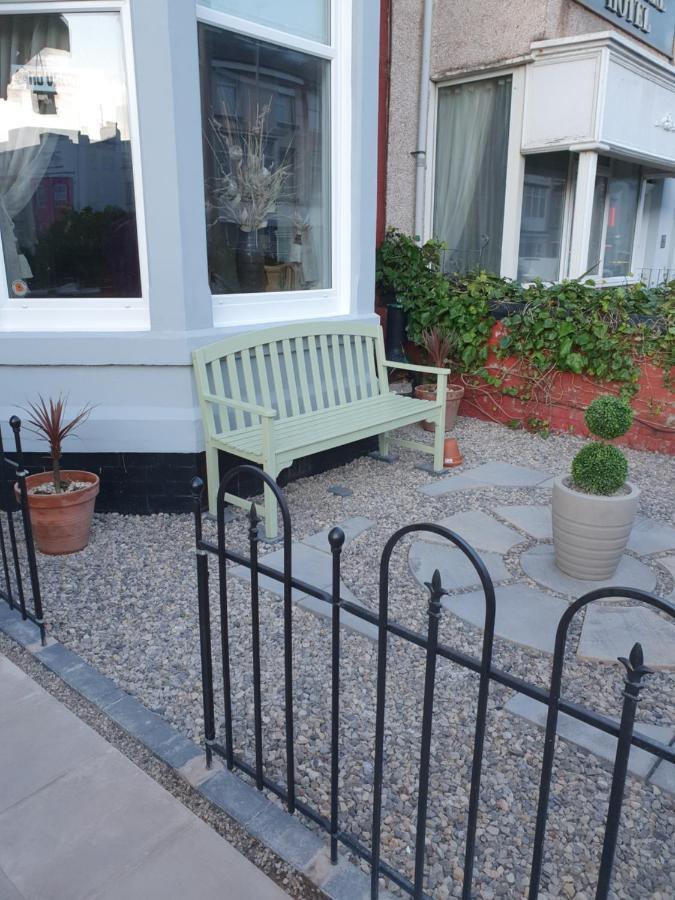 J'S Mayfair Guest House Blackpool Eksteriør bilde