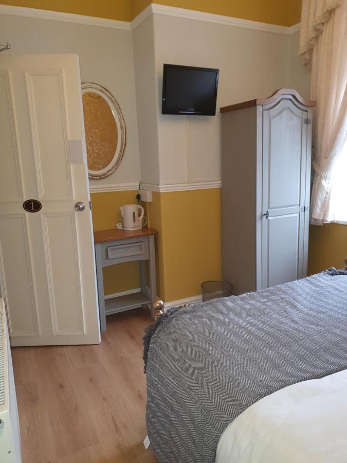 J'S Mayfair Guest House Blackpool Eksteriør bilde