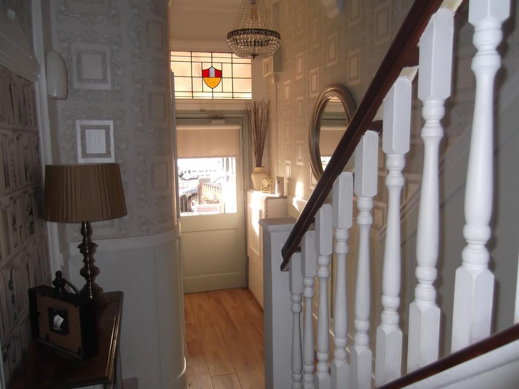 J'S Mayfair Guest House Blackpool Eksteriør bilde